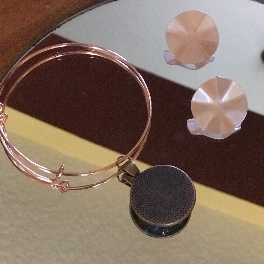 Bracelets - Picture 2 of 4